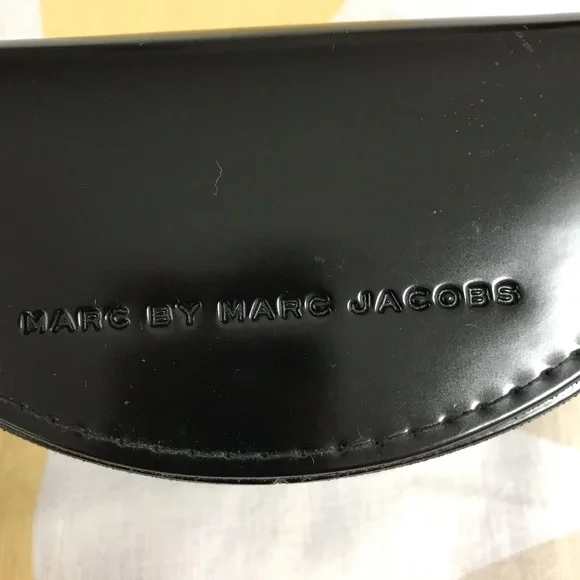 Marc by Marc Jacobs black arch Sunglasses case - Picture 2 of 8